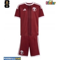 Katar Heimtrikotsatz Kinder WM 2026 Kurzarm (+ Kurze Hosen)